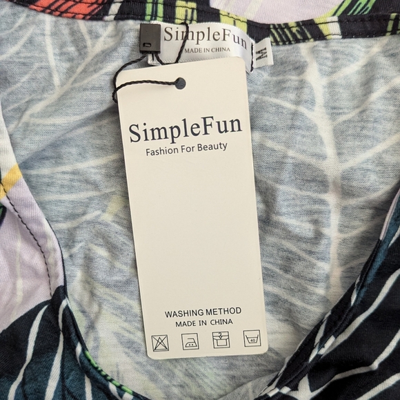 Simple Fun dress - Picture 3 of 3